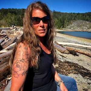 Meet your Posher, Iris